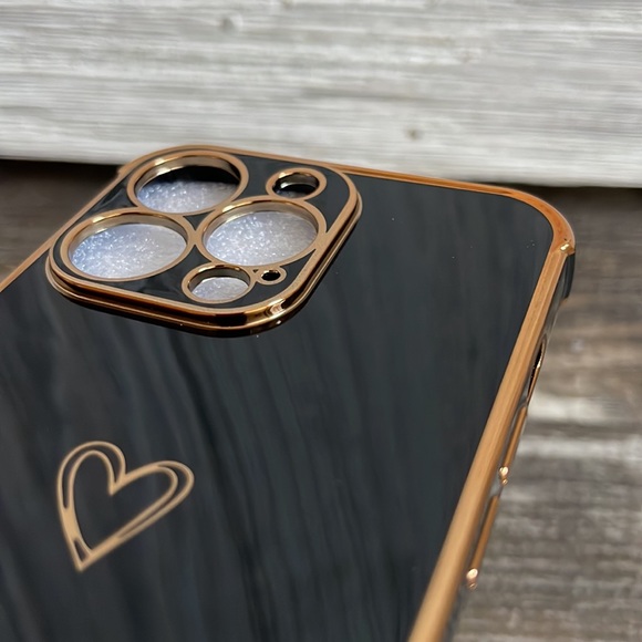 iPhone 12 6.1 inch screen black gold heart case - Picture 4 of 5